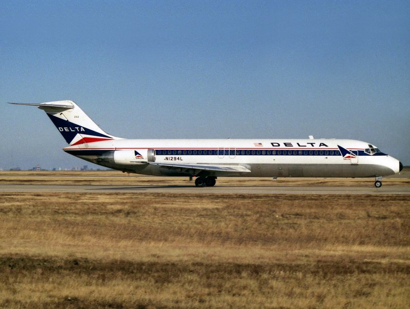 DC9-31  N1294L
