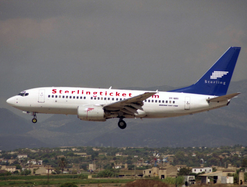 B737-700  OY -MRI