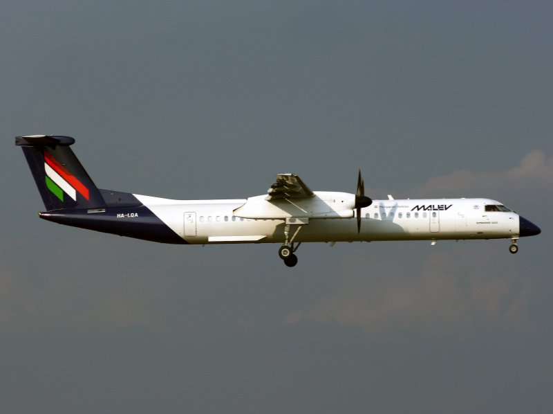 DHC-8 Q400  HA-LQA