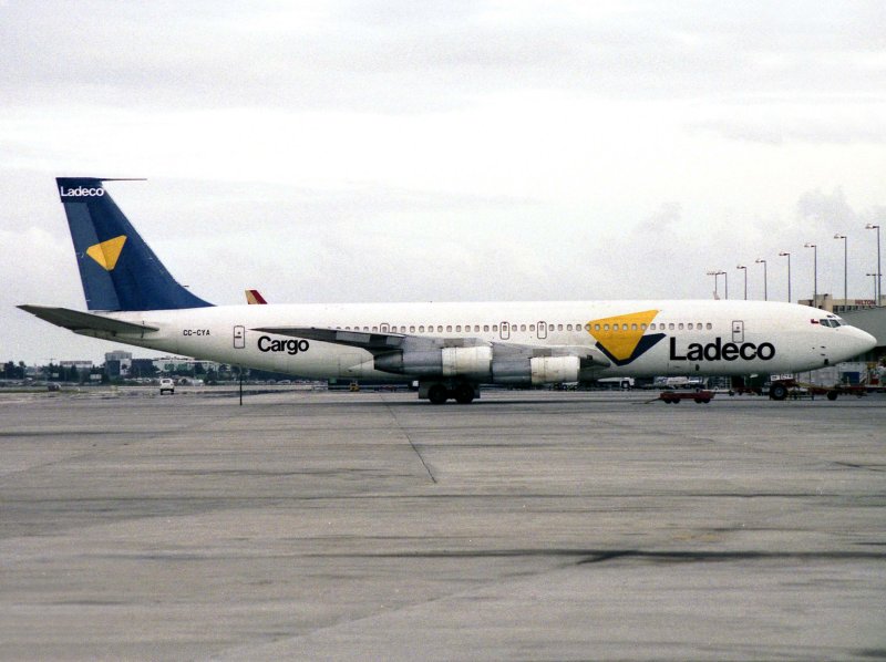 B707-320C  CC-CYA