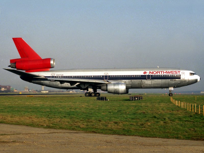 DC10-40  N147US