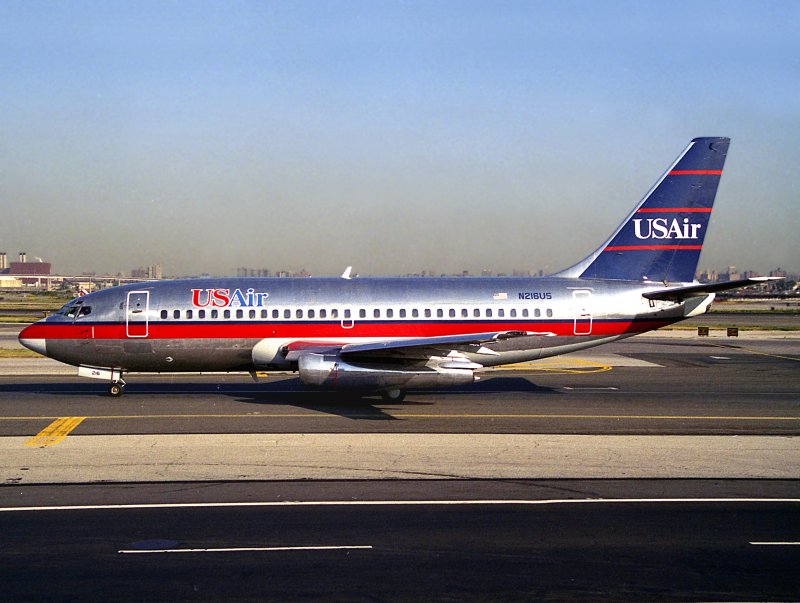 B737-200 N216US