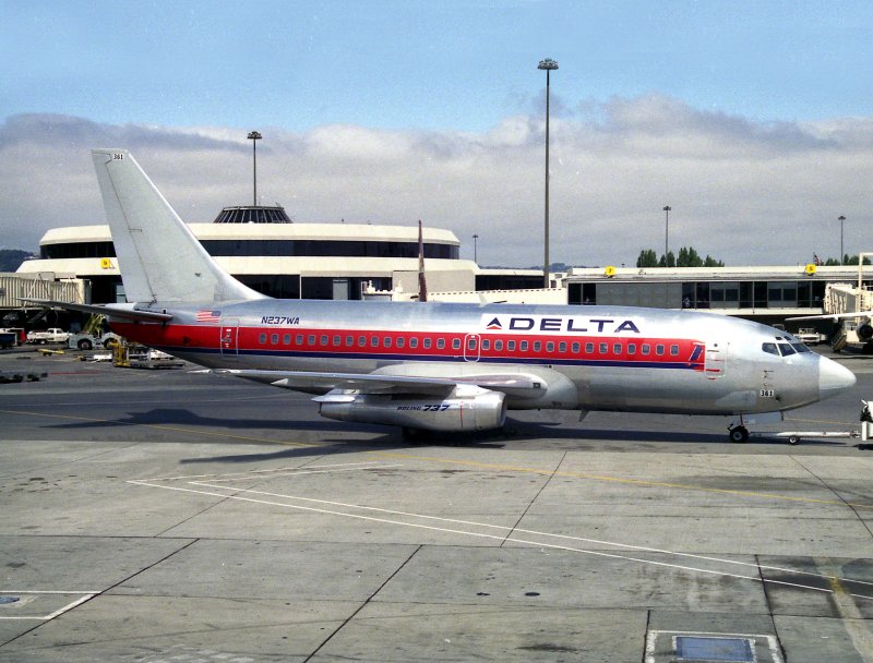 B737-200 N237WA