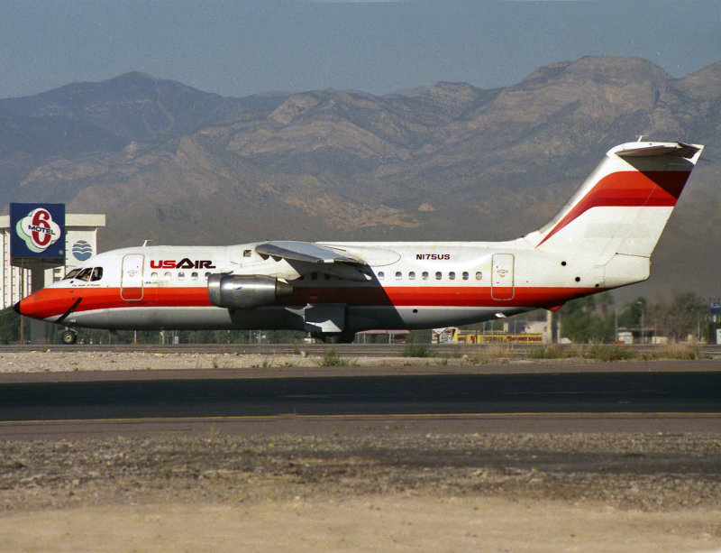 Bae146-200 N175US