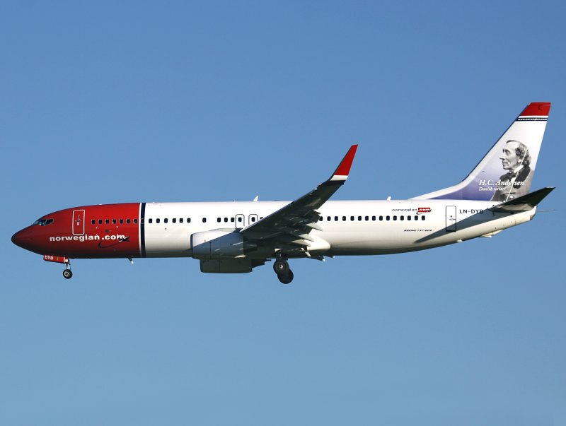 B737-800   LN-DYD