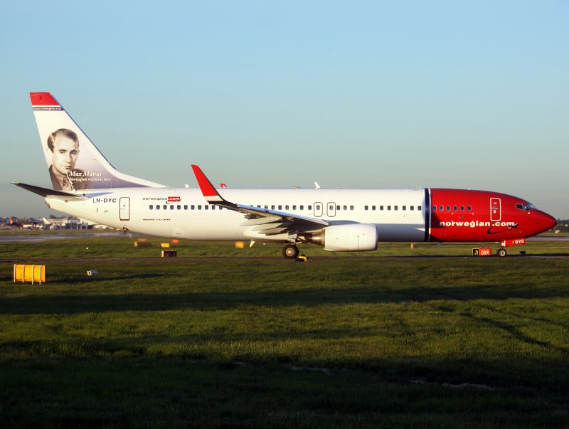 B737-800  LN-DYC