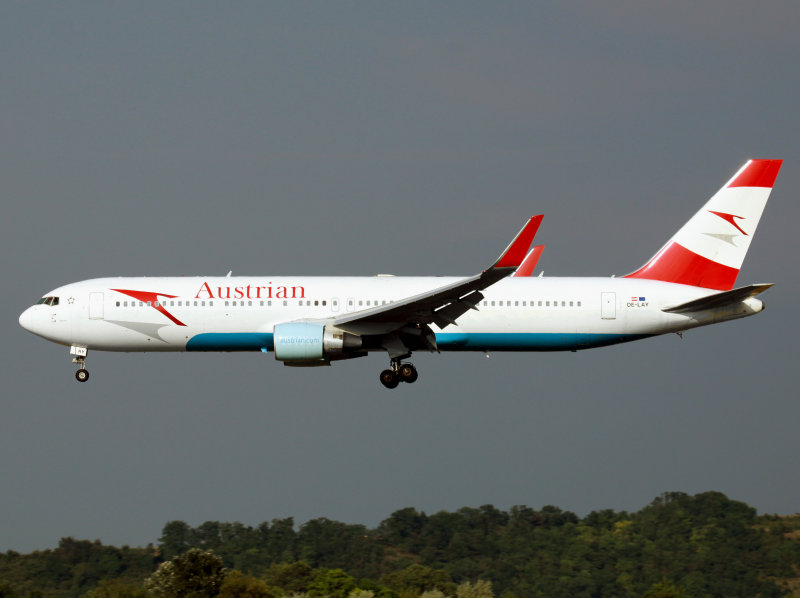 B767-300  OE-LAY