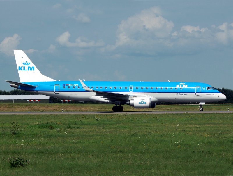 Emb195  PH-EZO 