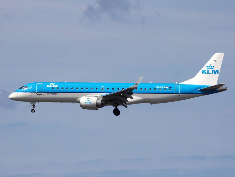Emb-195  PH-EZG