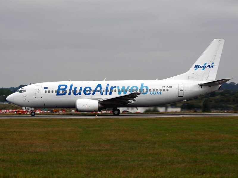 B737-300  YR-BAC