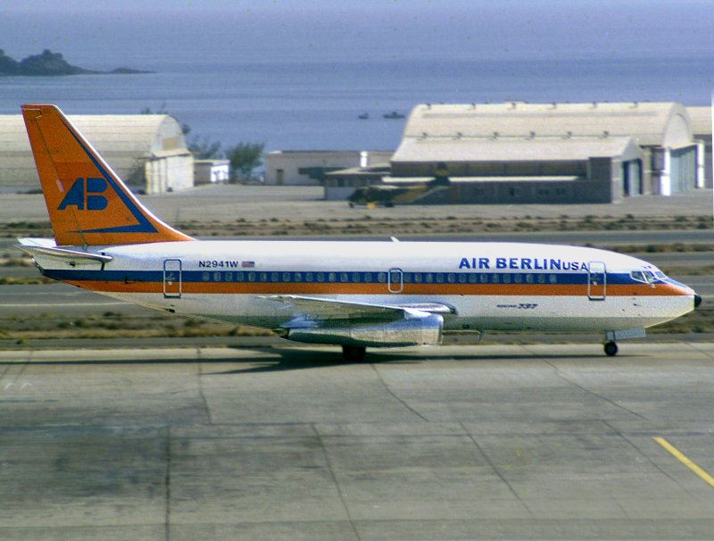 B737-200  N2941W