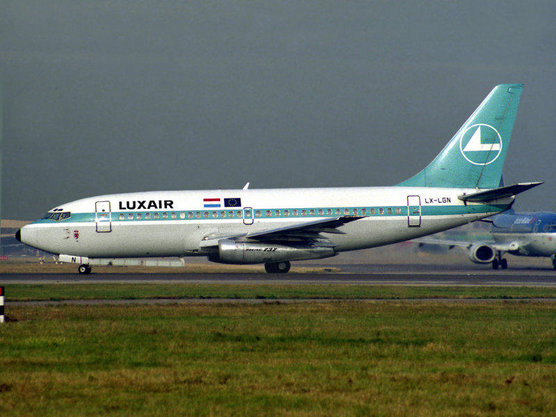 B737-200  LX-LGN