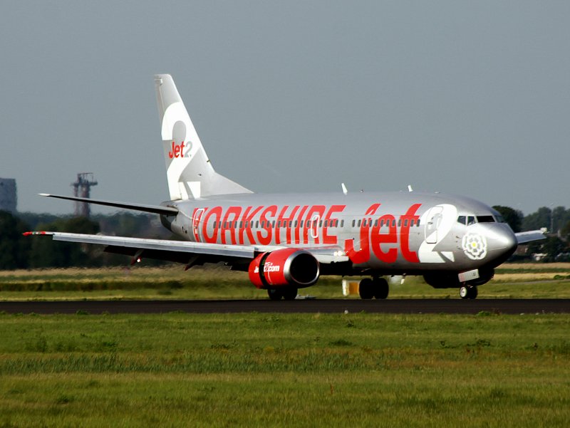 B737-300 G-CELD