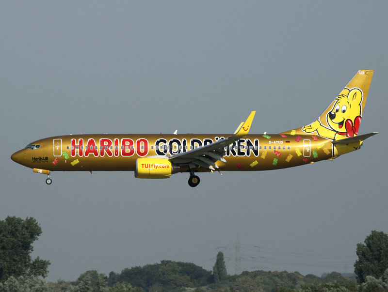 B737-800  D-ATUD