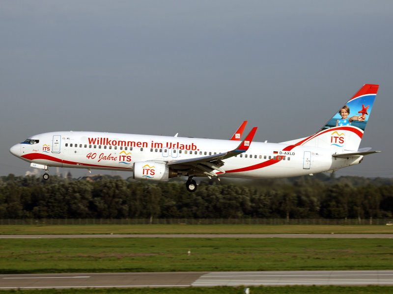 B737-800  D-AXLD