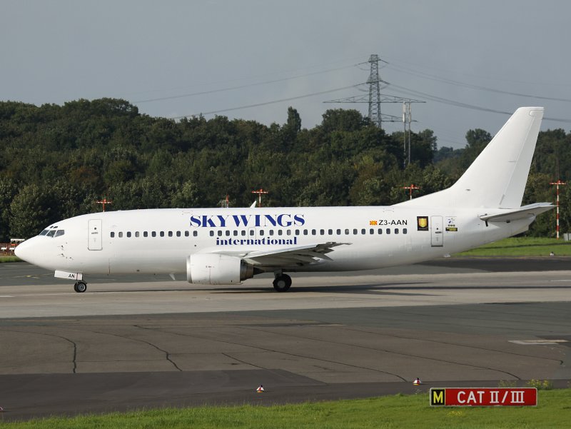 B737-300  Z3-AAN