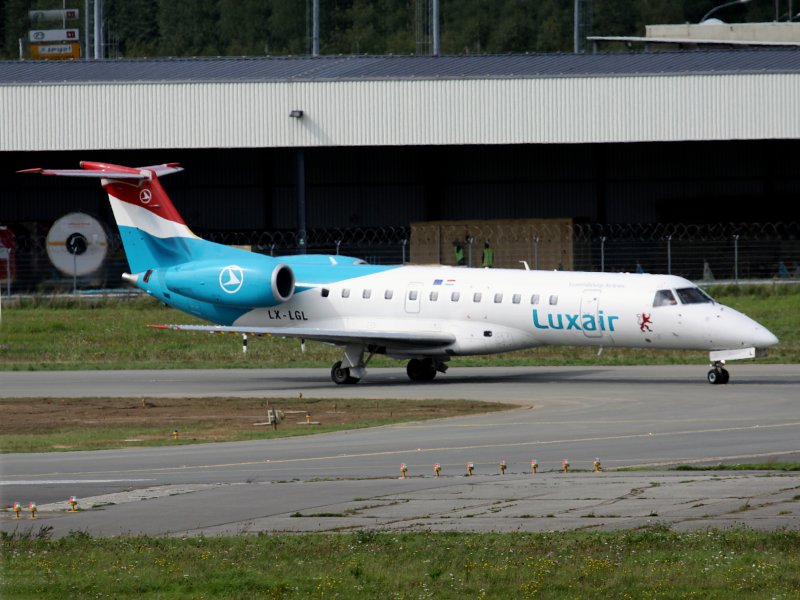 Emb 135  LX-LGL