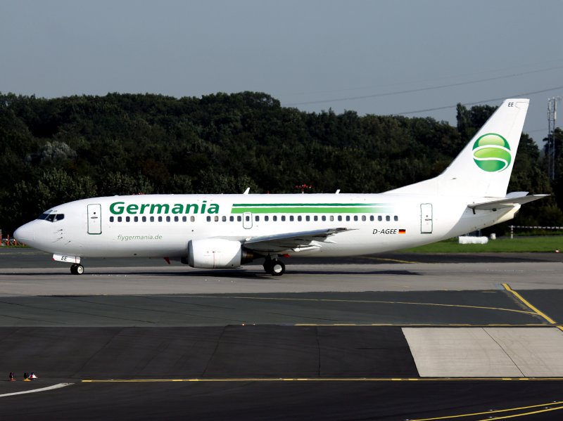 B733  D-AGEE
