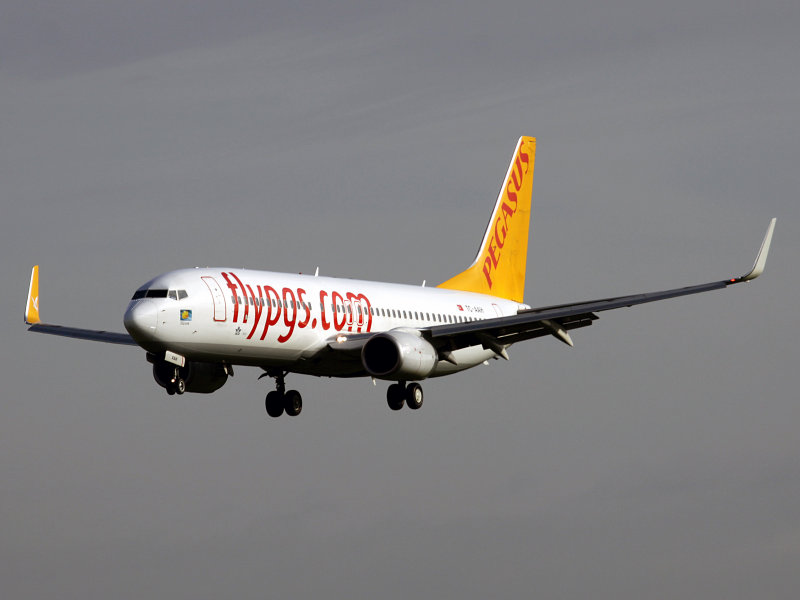 B738 TC-AAH