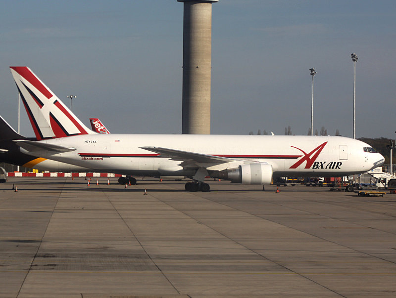 B767-200F  N747AX