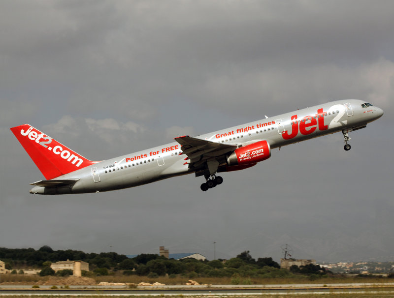 B757-200 G-LSAA
