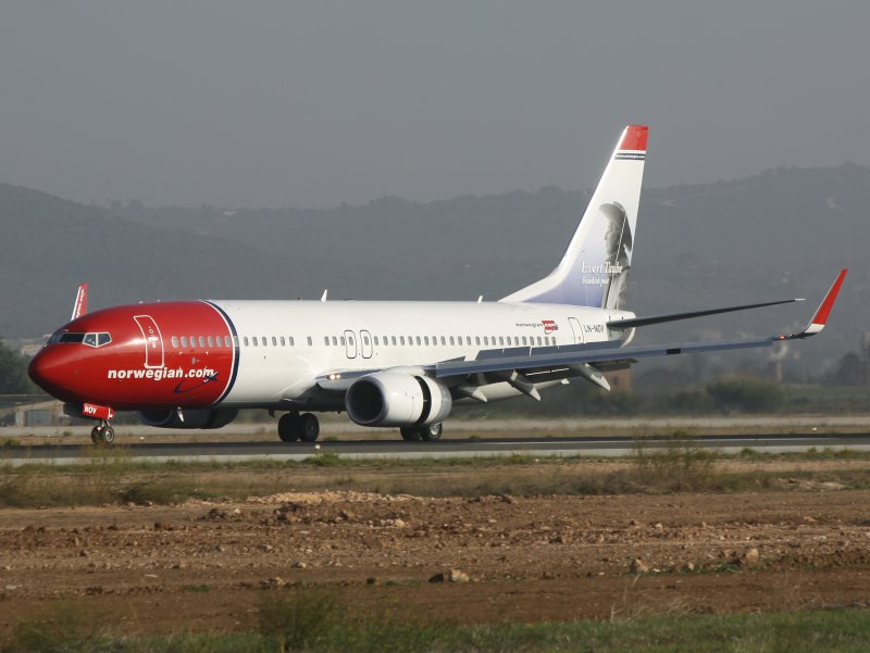 B737-800 LN-NOV