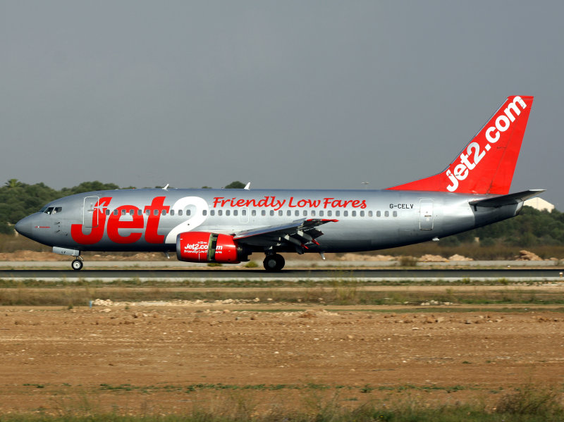 B733  G-CELY