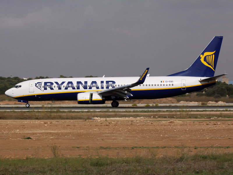 B738 EI-EBG