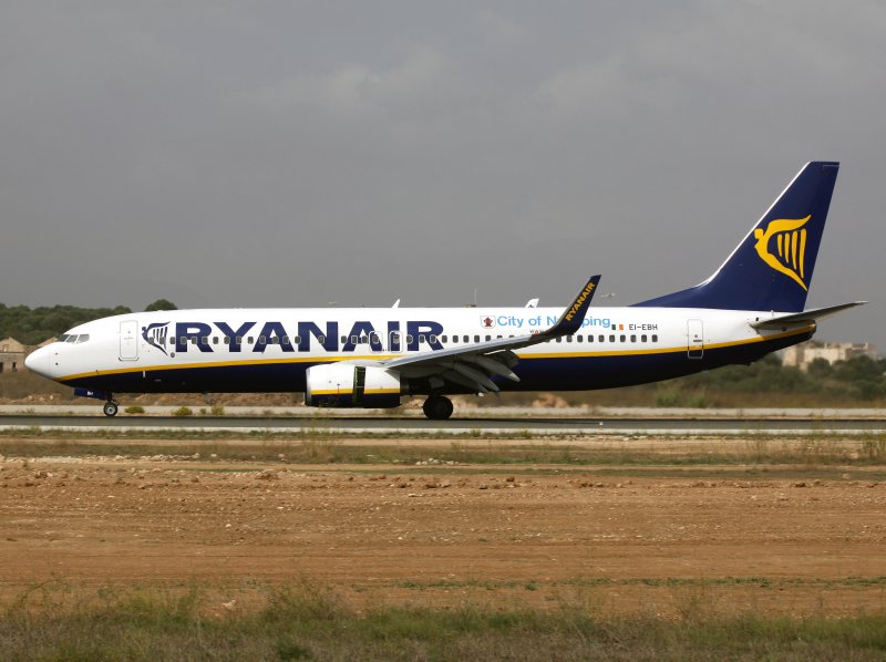 B738 EI-EBH