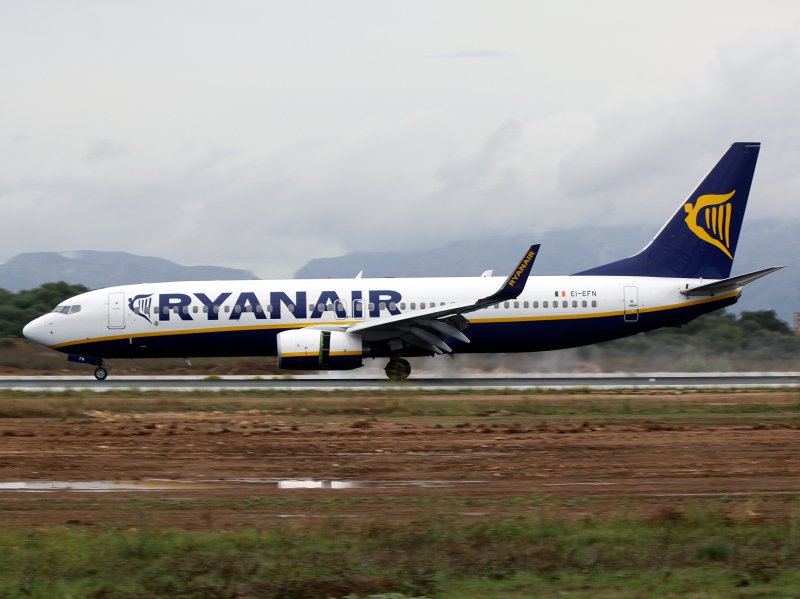 B738 EI-EFN