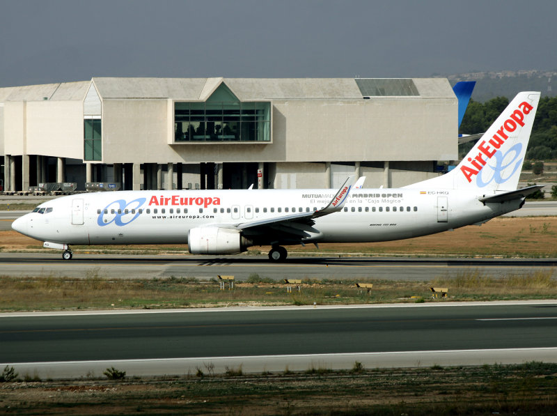 B738 EC-HKQ