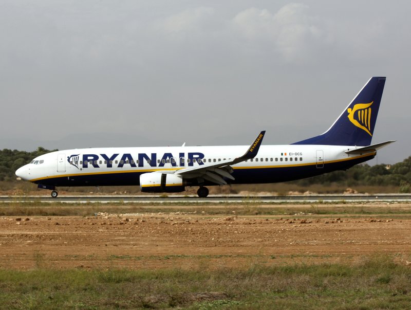 B738  EI-DCG