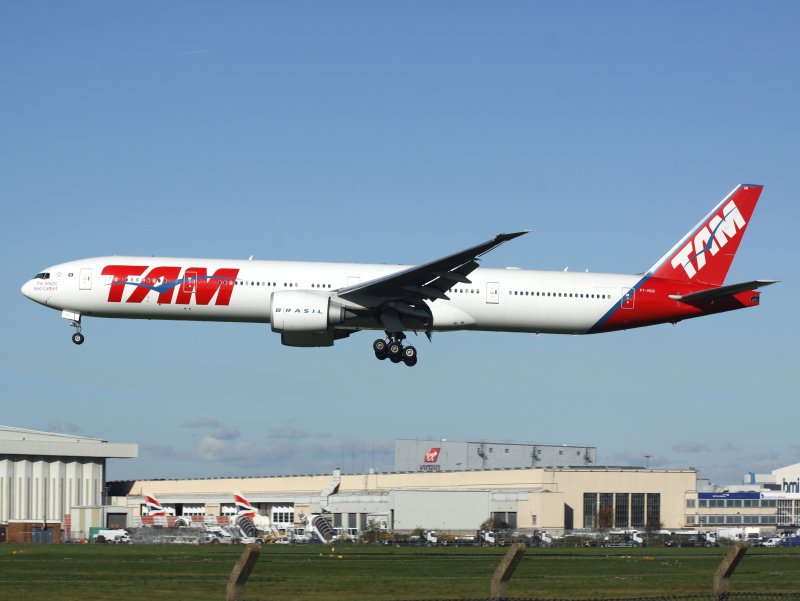 B777-300 PT-MUB