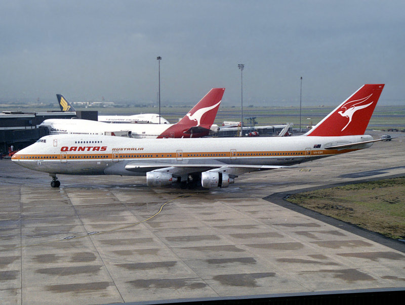 B747-200  VH-EBR  