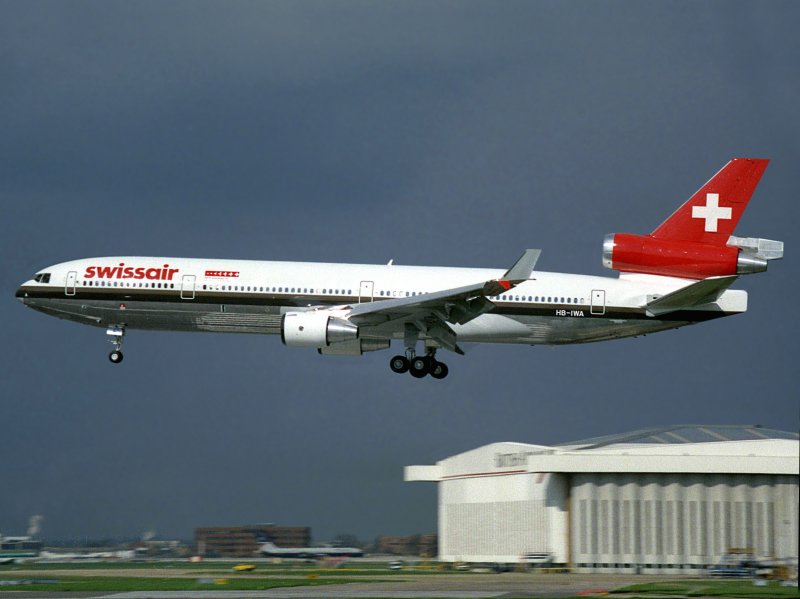 MD-11  HB-IWA 