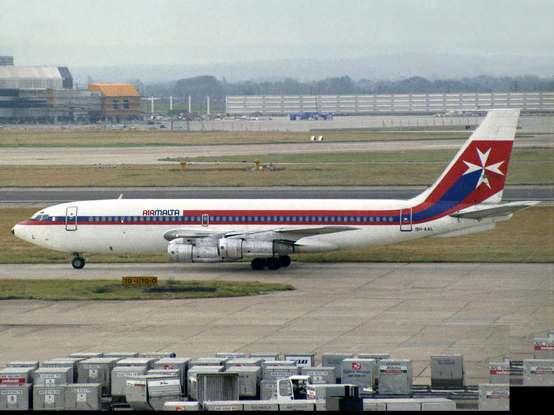 B720  9H-AAL