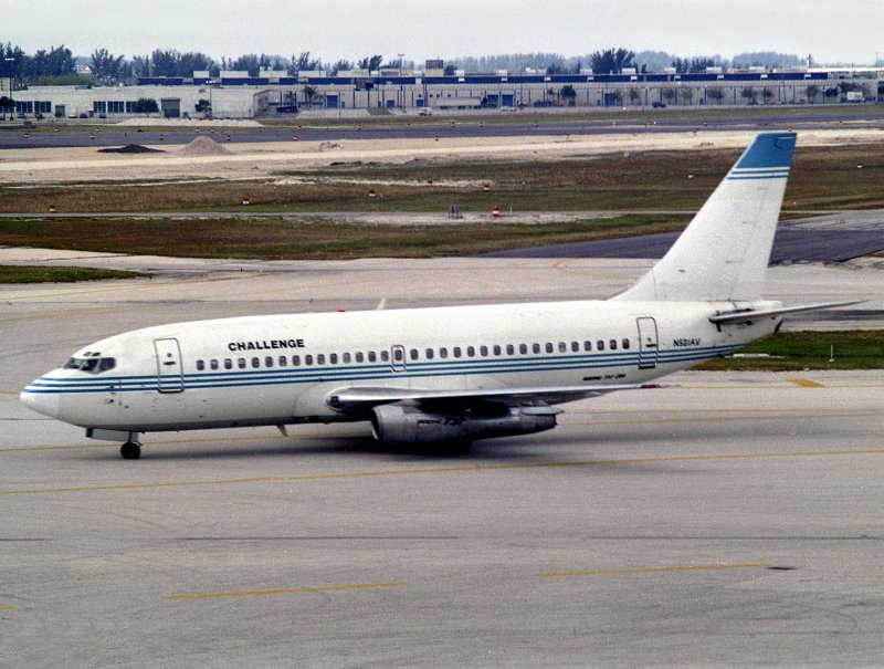 B737-200 N501AV