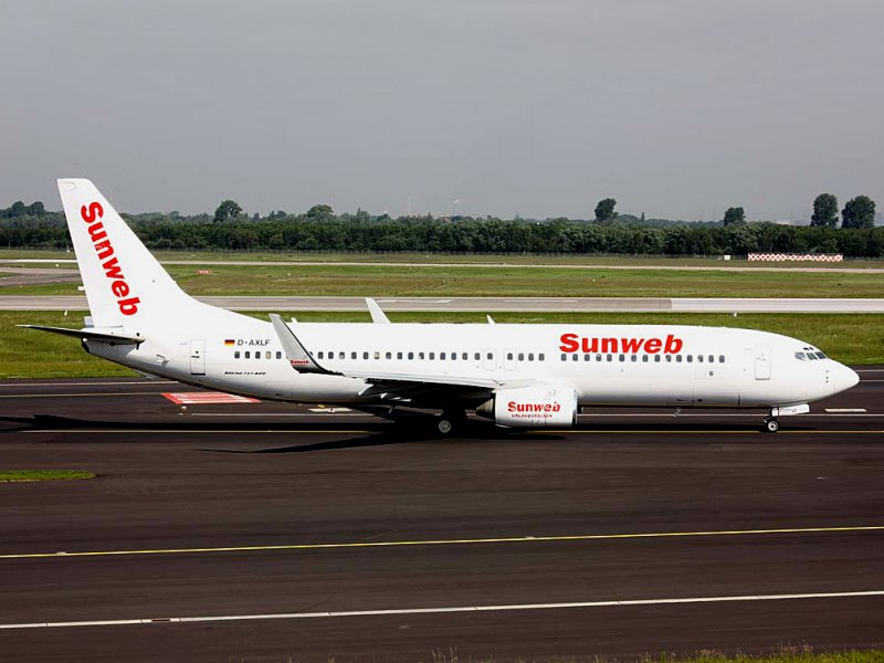 B737-800  D-AXLF