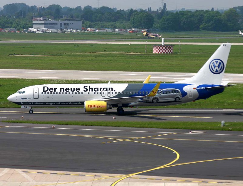 B738 D-AHFB