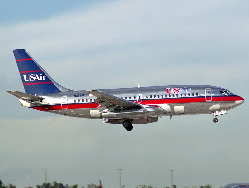 B737-200  N275AU