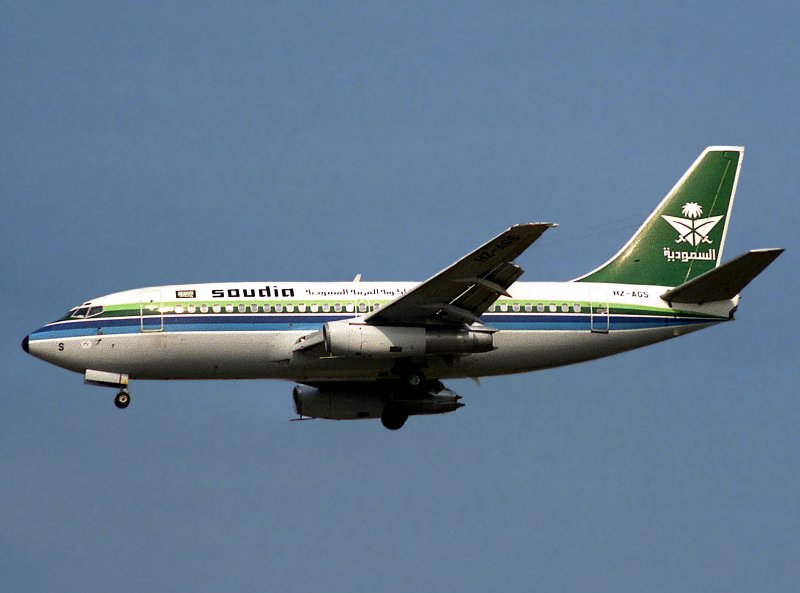 B737-200 HZ-AGS