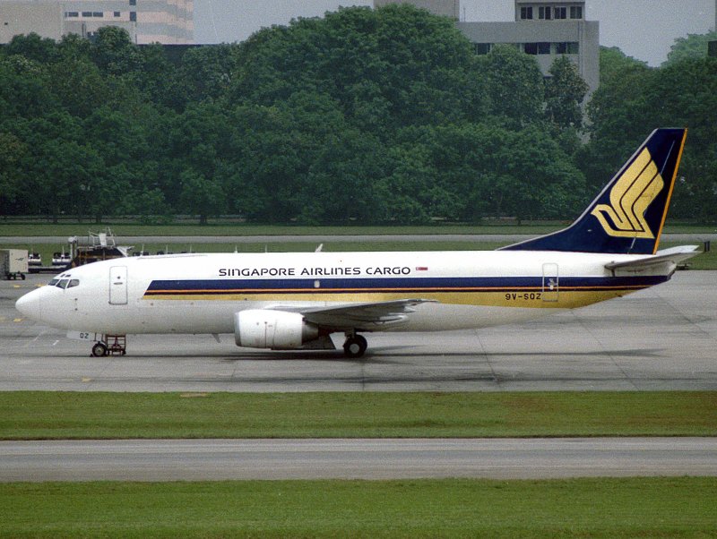 B737-300F  9V-SQZ