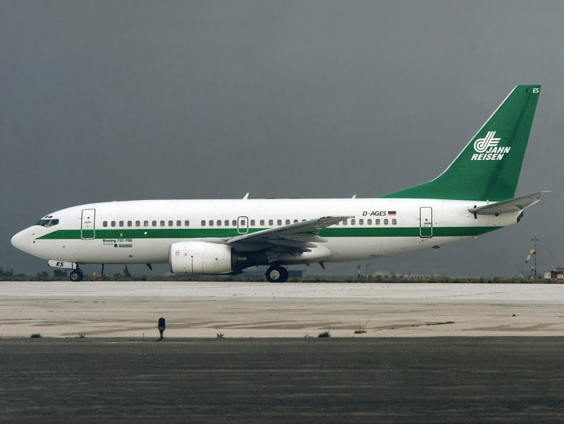 B737-700  D-AGES