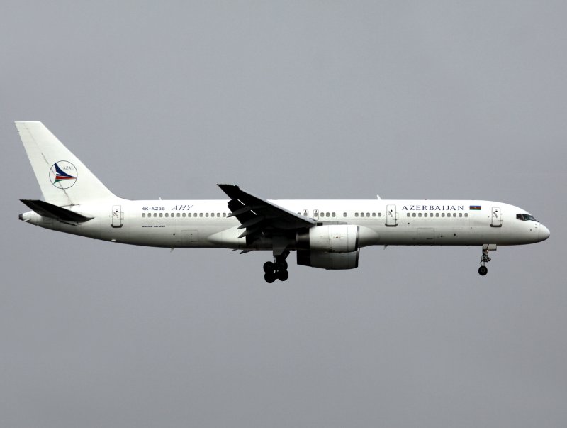 B752  4K-AZ38