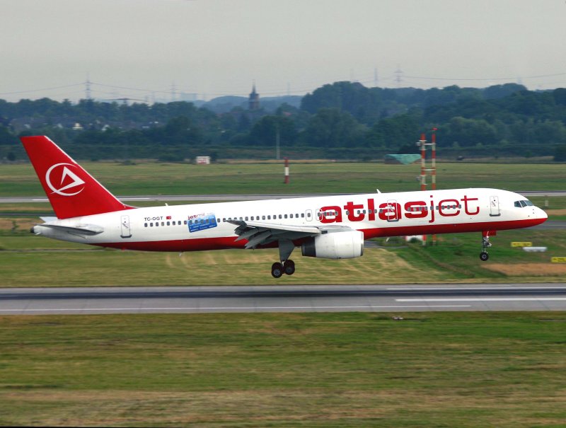 B757-200 TC-OGT