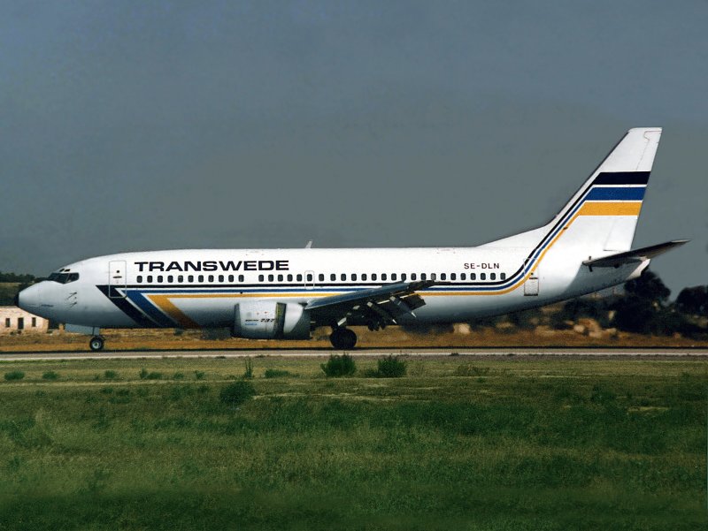 B737-300   SE-DLN