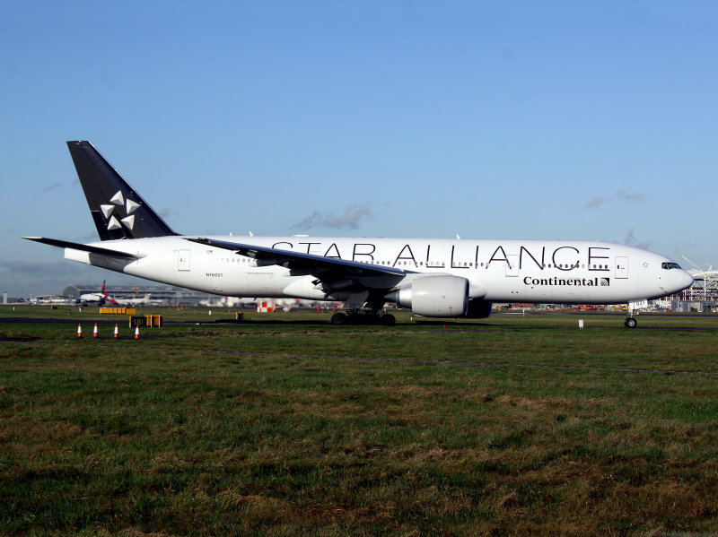 B777-200 N76021