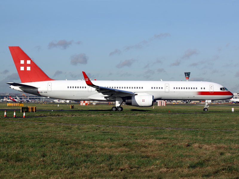 B757-200  HB-IEE