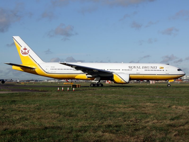 B777-200  V8-BLC