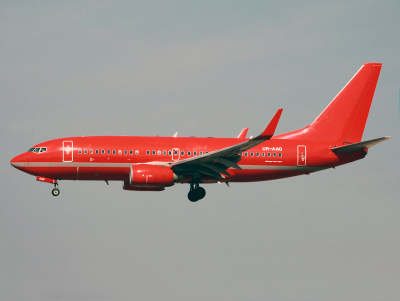 B737-700  UR-AAQ  
